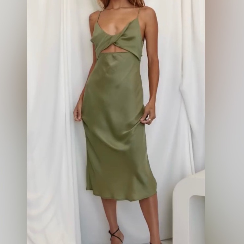 Green silk midi dress. Never worn. Size medium